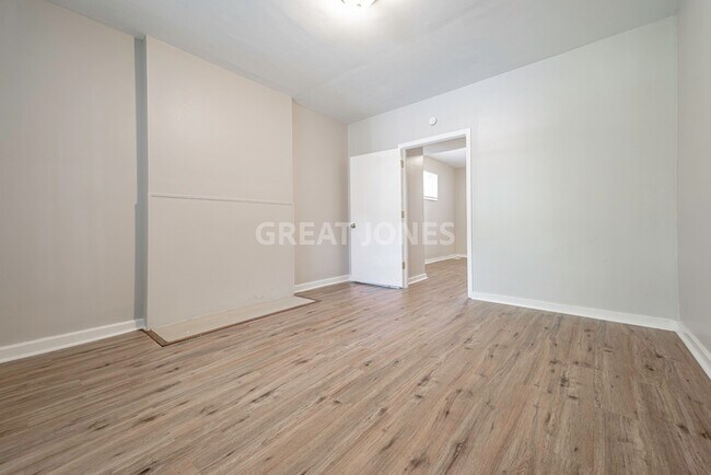 Foto del edificio - NOW OFFERING $250 OFF FIRST FULL MONTH IF ...