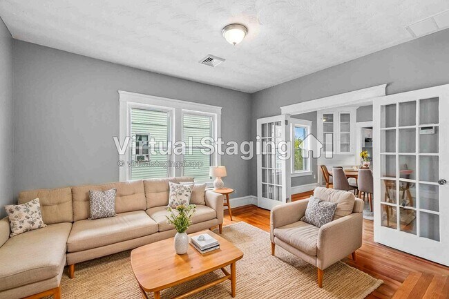 Foto del edificio - 100 Weetamoe St