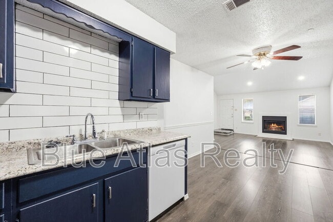 Foto del edificio - 916 Hilltop Dr