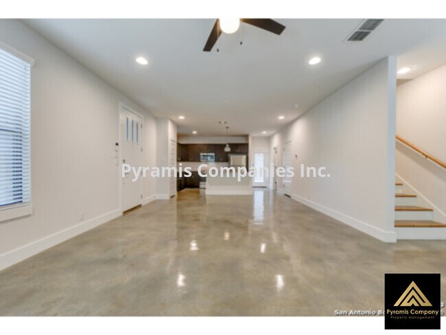 Building Photo - 2BR, 2FB, 1HB