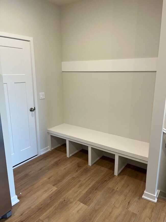 Foto del edificio - Spacious 5-Bedroom Duplex Near Asbury Elementary with Finished Basement & Full Amenities