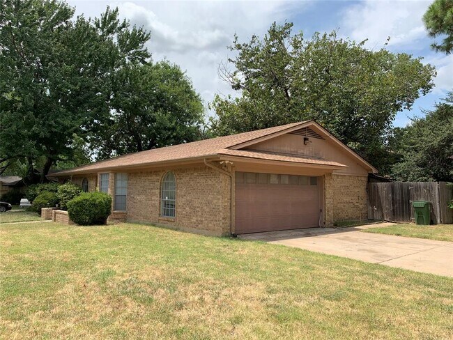 Foto del edificio - 2706 Monterrey St