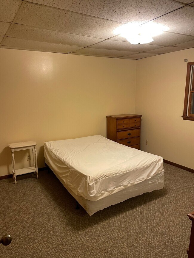 3132 West St Unit R1, Weirton, WV 26062 Apartments in Weirton, WV