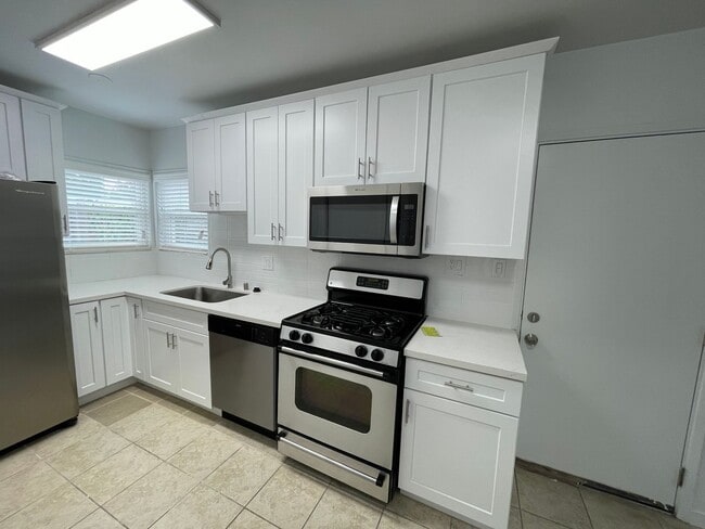 Foto del edificio - 4962 S Centinela Ave