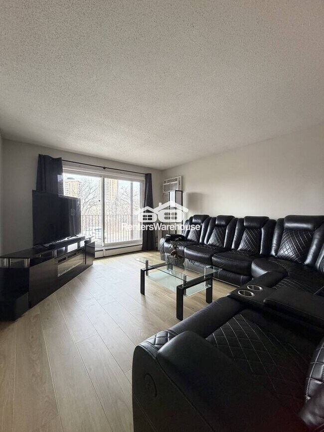 Foto del edificio - Available April 1st 2 Bedroom 1 Bath Condo in Minneapolis