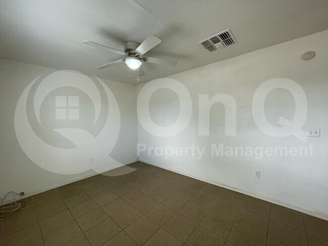 Foto del edificio - 3365 N Stone Ave