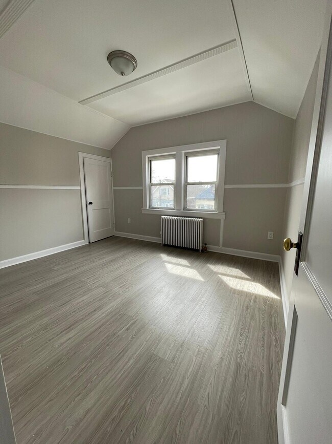 Unit 2 - 210 Van Nostrand Ave
