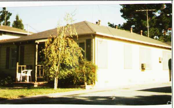 Building Photo - 1875-1877 Poplar Ave