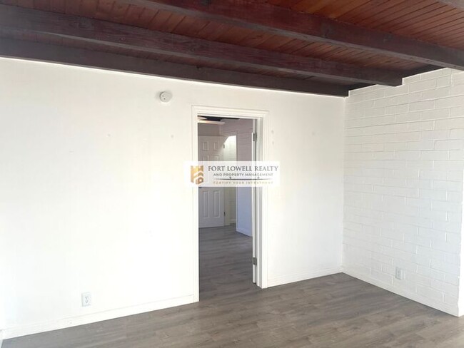 Foto del edificio - 1 bed 1 bath/washer/dryer/carport/Private ...