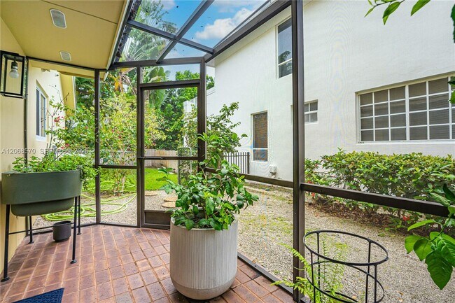 Foto del edificio - 6865 Veronese St