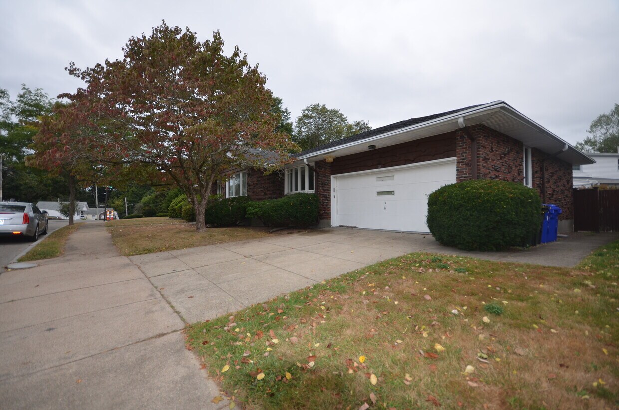 Primary Photo - 20 Mossdale Rd