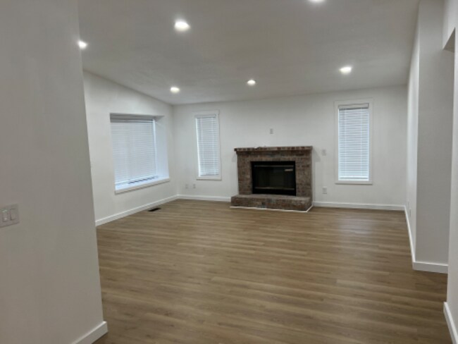 Building Photo - 3516 SE 64th Ave