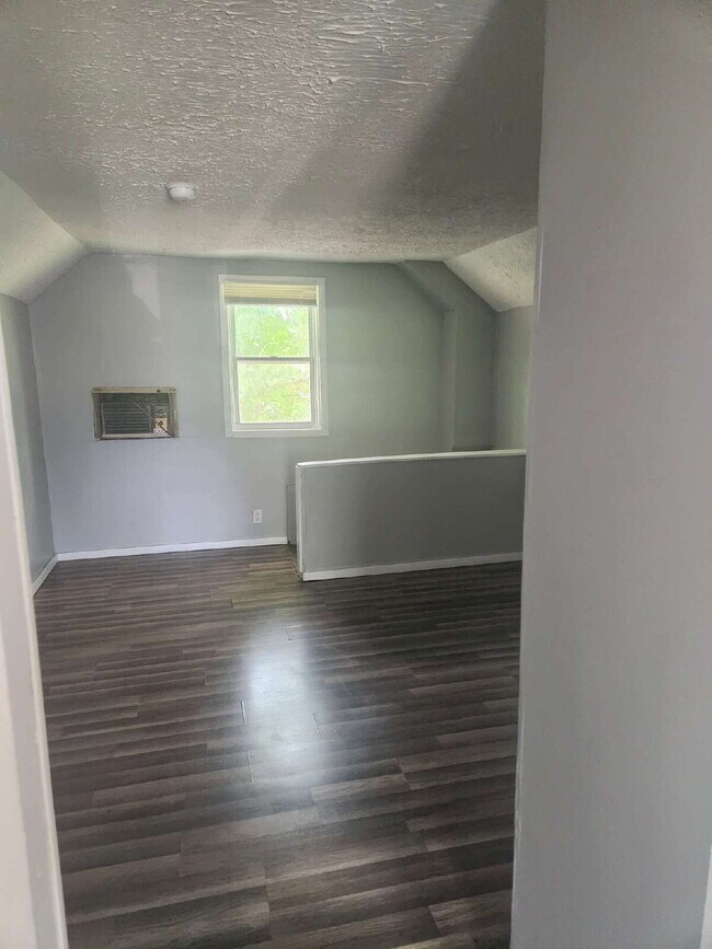 Foto del edificio - "Charming 3-Bedroom on Durkee Avenue, Clev...