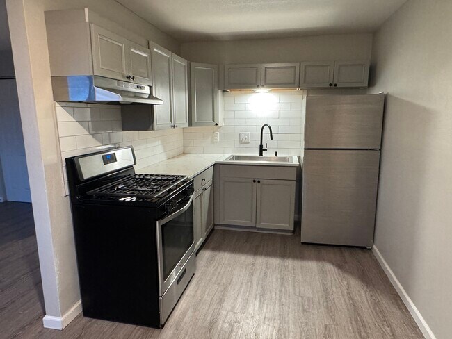 Foto del edificio - 3240 Heatherton Dr