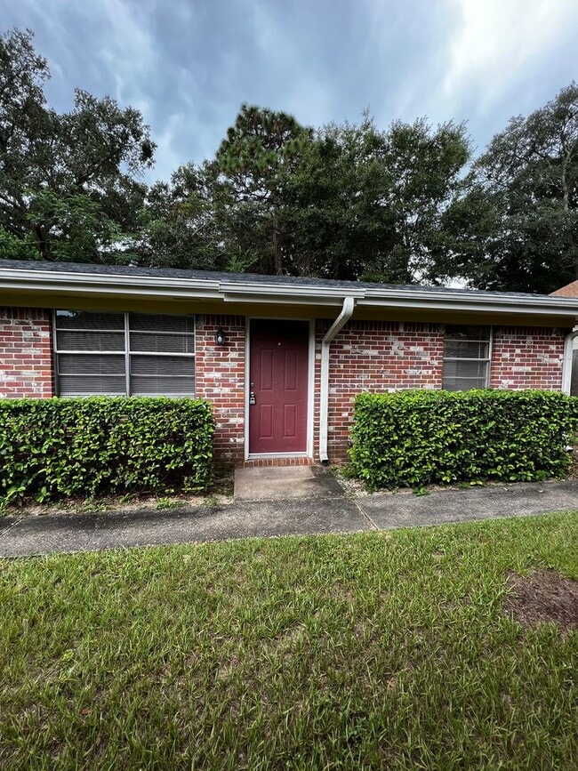 Building Photo - 545 Hickory Ave