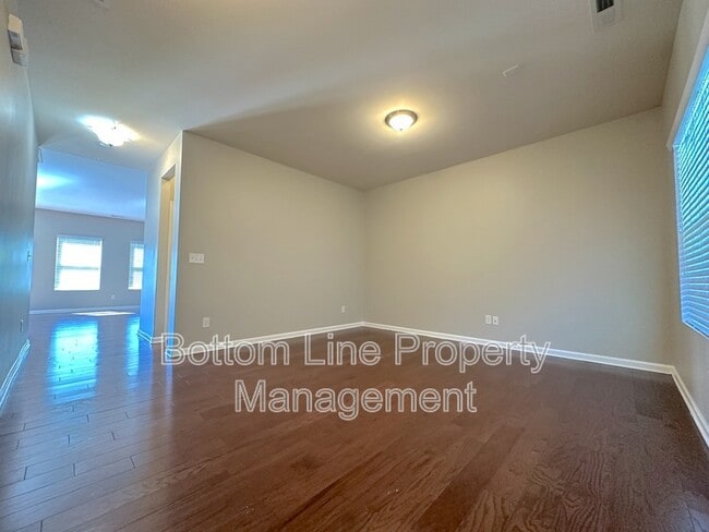Foto del edificio - 137 Willow Valley Dr