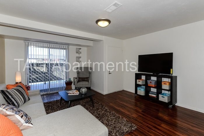 Primary Photo - 1 BR cable & Internet INCLUDED!