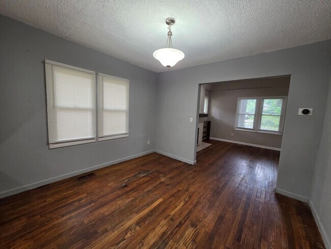 Foto del edificio - 3 Bedroom Home Near Zoo & Parks!