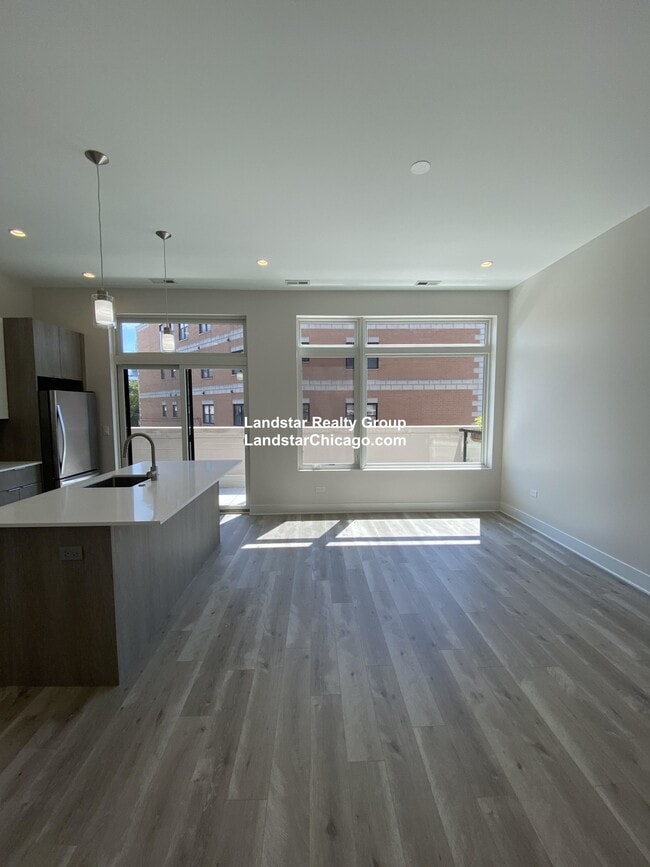 Building Photo - 662 N Sangamon St