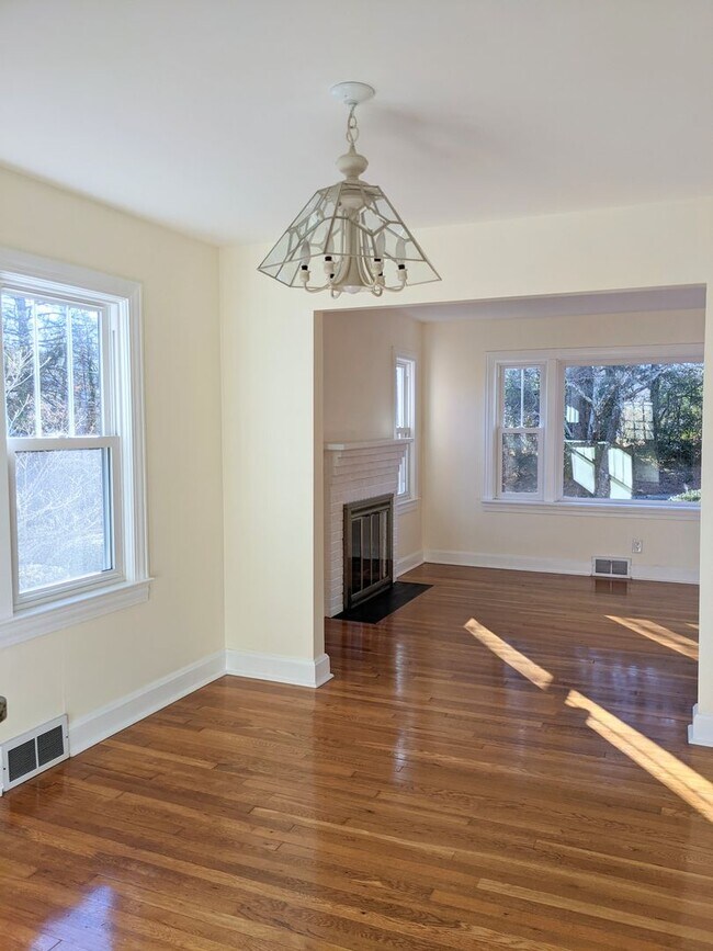 Foto del edificio - Beautiful Asheville Rental in the Malvern Hills Neighborhood!