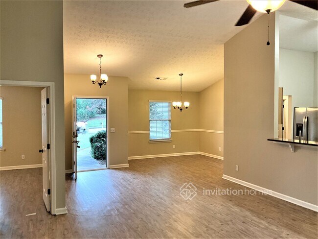 Building Photo - 424 Crested View Dr