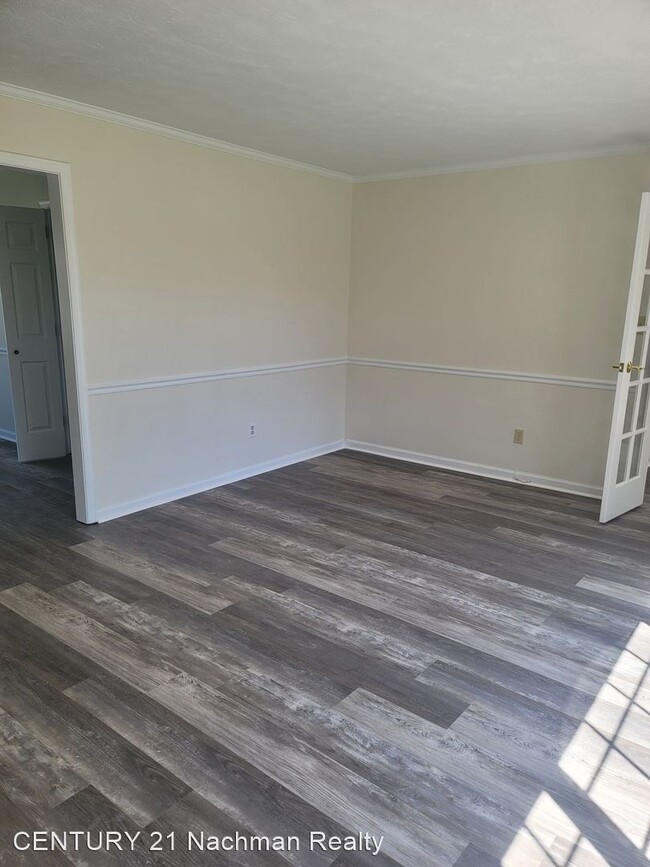 Building Photo - 4 br, 3 bath House - 11 Coach Street