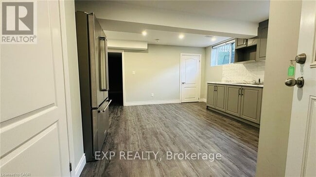 Building Photo - 42 Spachman St