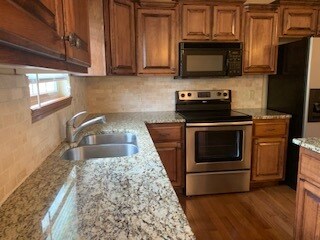 Foto del edificio - 875 W Crestwood St