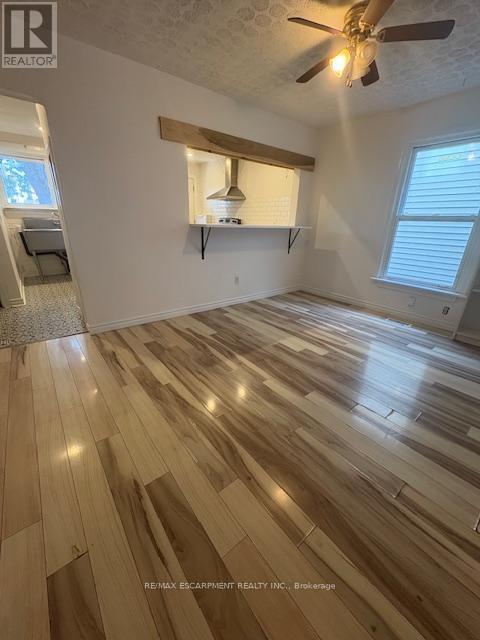 Building Photo - 89 Shaw St