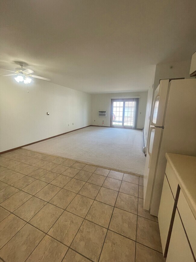 Living room - 422 Pine Tree Dr