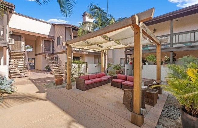 Foto del edificio - Discover the charm of this top-floor apart...
