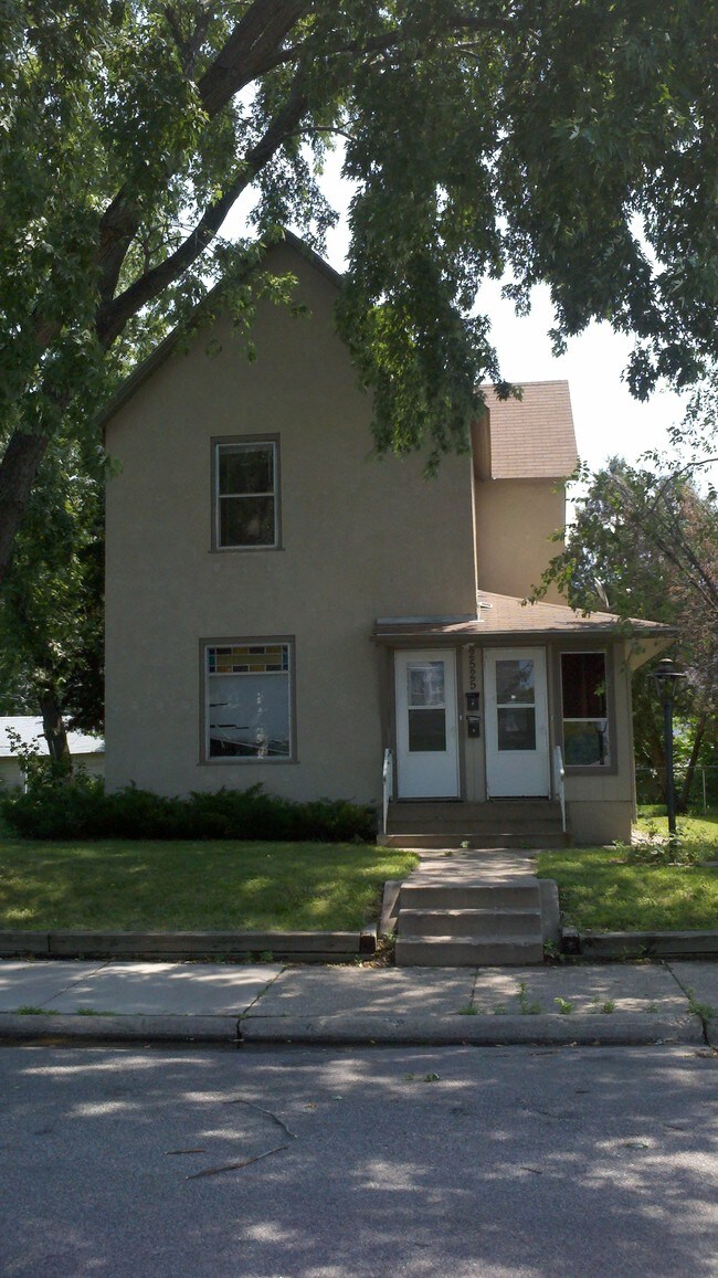Building Photo - 2525 Grand St NE
