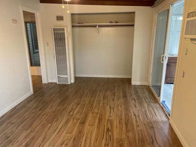 Dormitorio (con vista al sur) - 9211 Fermi Ave