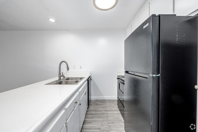1BR, 1BA - 775SF - Kitchen - La Maison