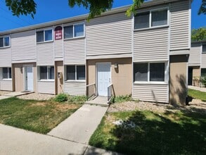 Building Photo - 896 S Curtis Rd