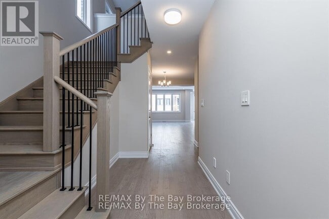 Building Photo - 3 Periwinkle Rd