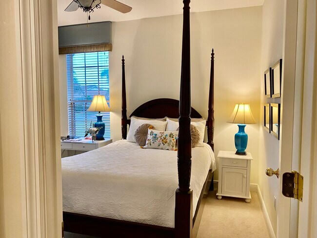 Foto del edificio - 4532 Whispering Oaks Dr