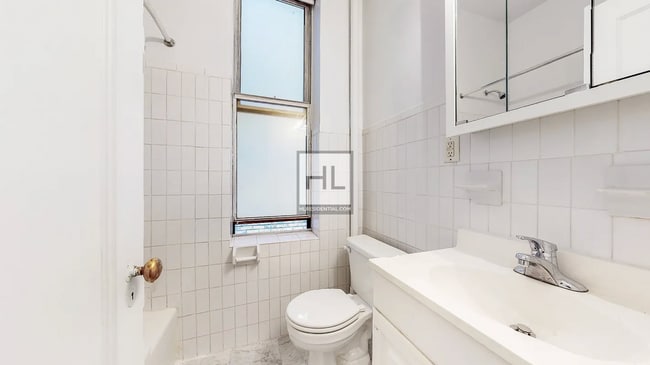 Building Photo - E 81st St