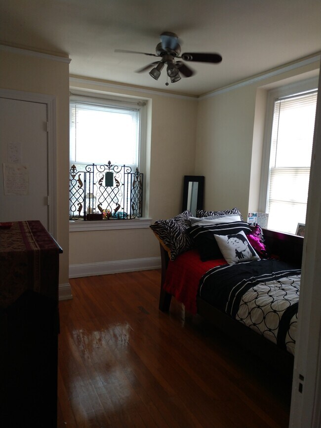 Foto del edificio - 602 W Chapel Hill St
