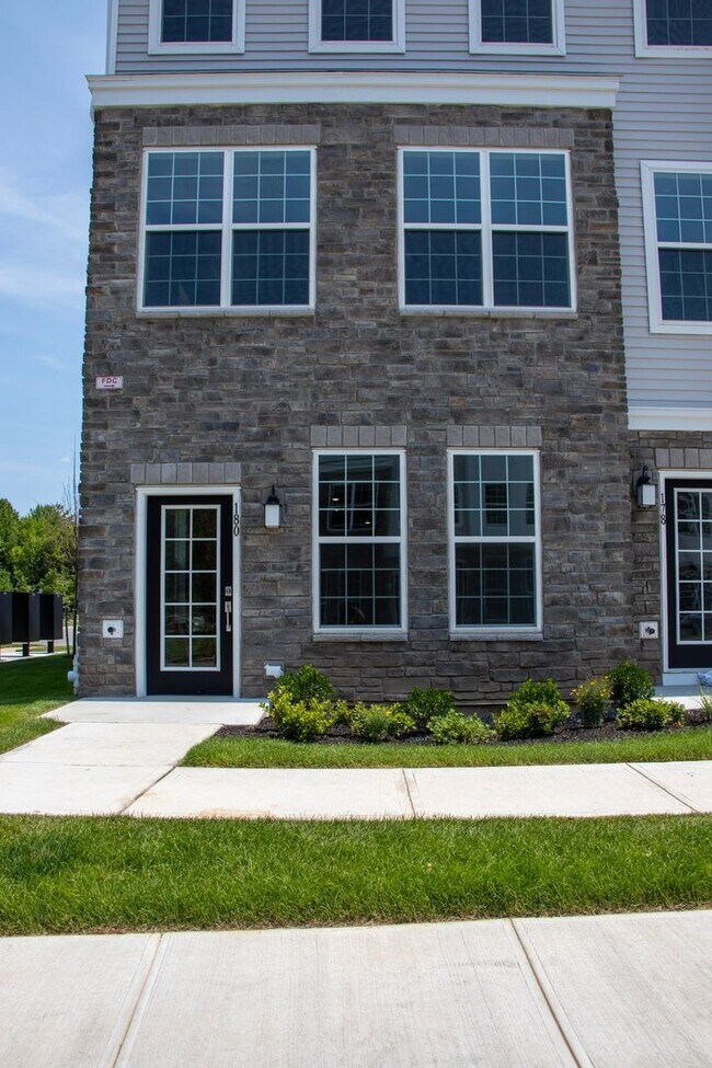 Foto del edificio - 180 Leona Stewart Ln