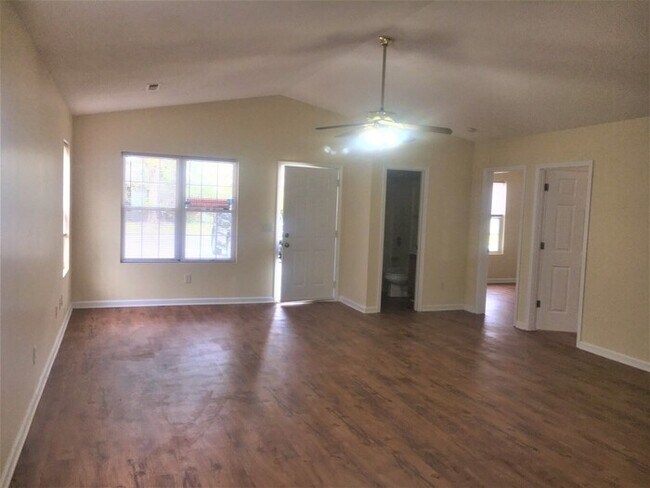 Foto del edificio - Cute one level Cottage 3 BR home close to ...