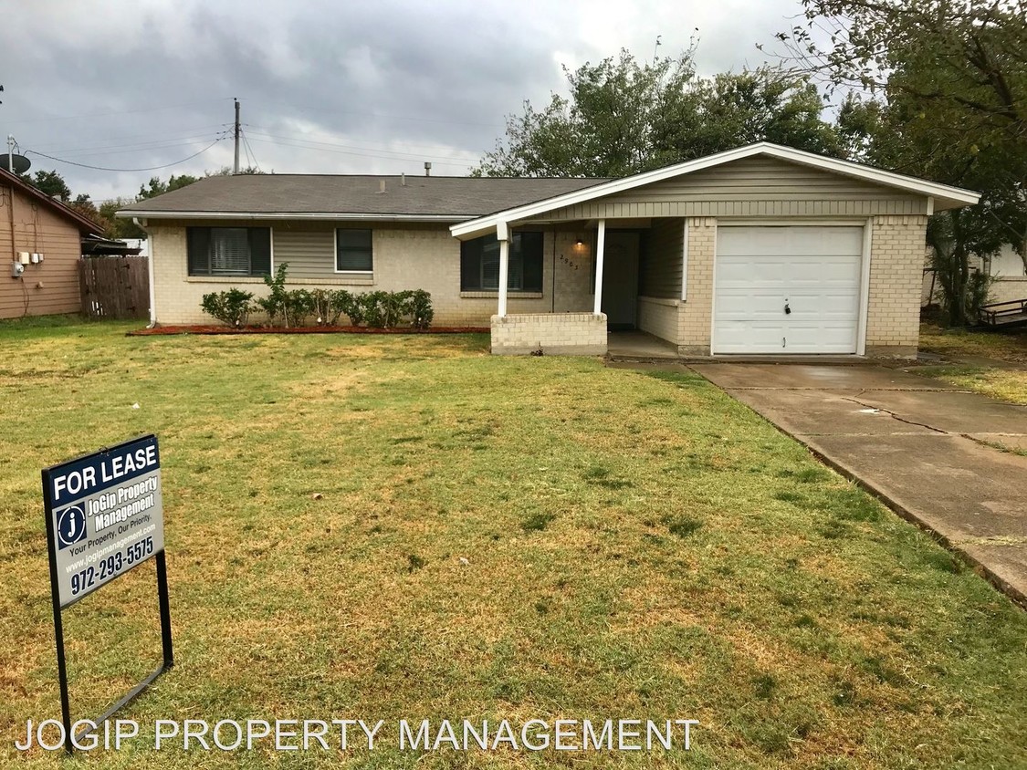 Primary Photo - 4 br, 2 bath House - 2905 W. ROCHELLE RD.