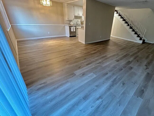 Foto del edificio - 220 E Live Oak St