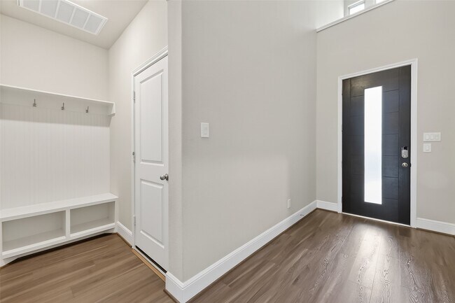 Foto del edificio - 3123 Lantana Trl