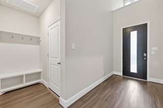 Building Photo - 3123 Lantana Trl