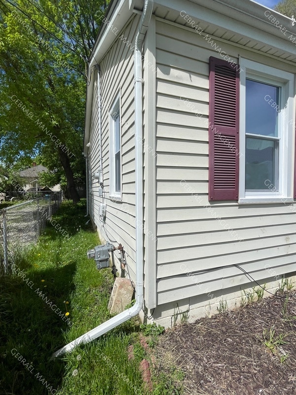 Building Photo - 2071 E Buder Ave
