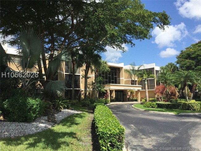 Building Photo - 16500 Golf Club Rd