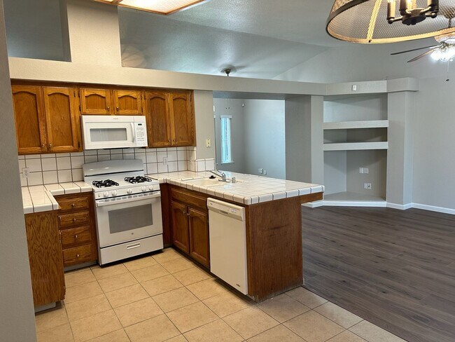 Foto del edificio - 705 S. LATIMER ST - 3 BEDROOM 2.5 BATH - T...