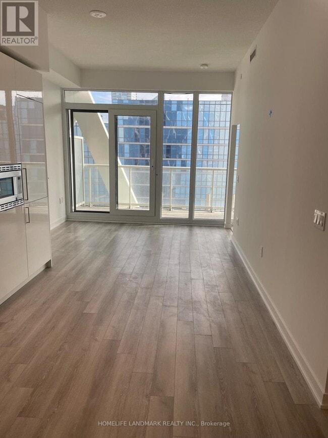 Photo du bâtiment - 230-2230 Simcoe St