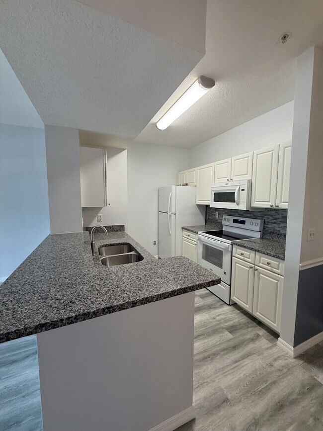Building Photo - 14226 Fredricksburg Dr